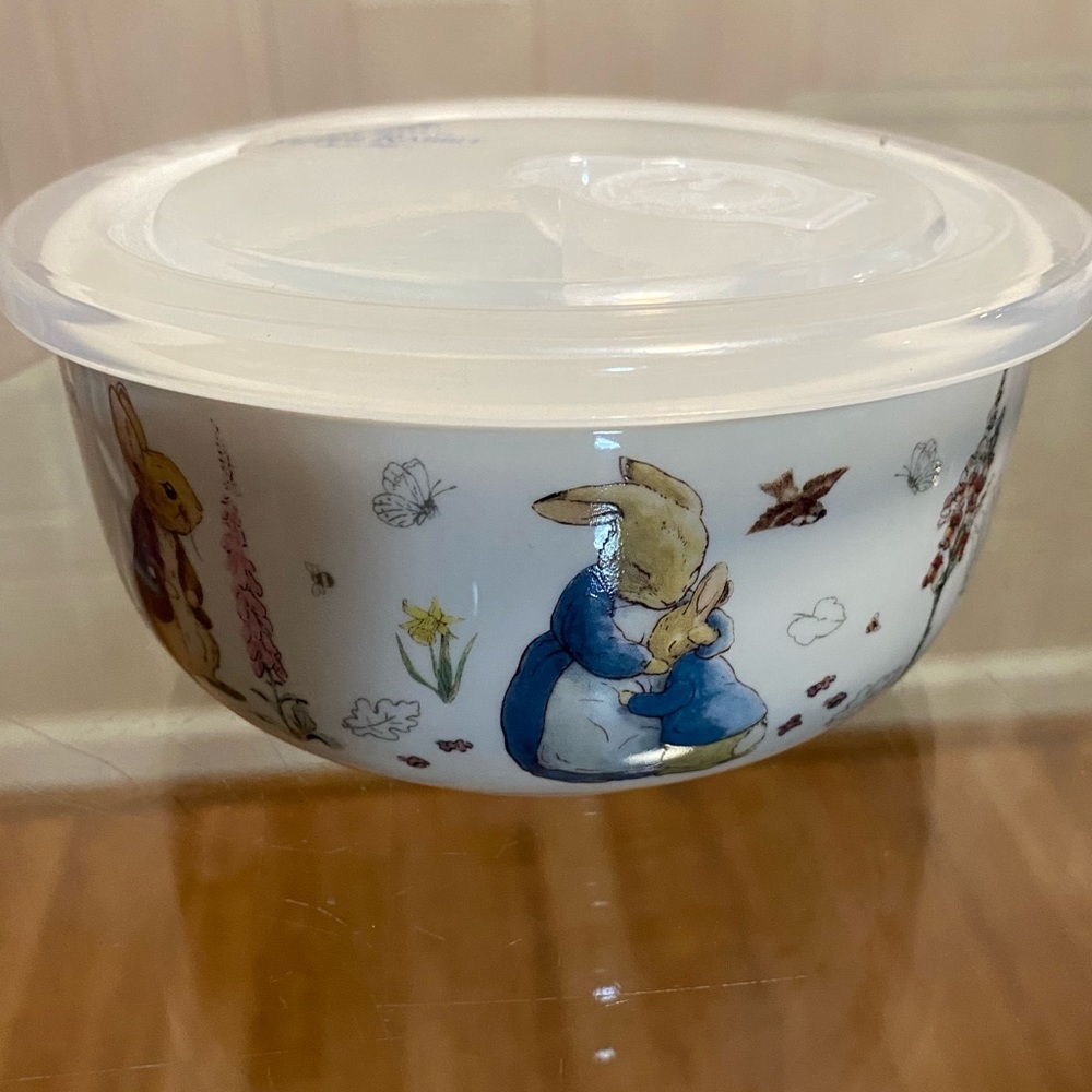 Beautiful Color Peter  Rabbit Bowl With Lid Collectible - Picture 2 of 6